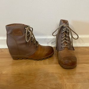 SOREL Size 7 Heel Brown Lace Up Booties